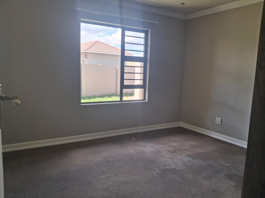 To Let 3 Bedroom Property for Rent in Hillside Free State